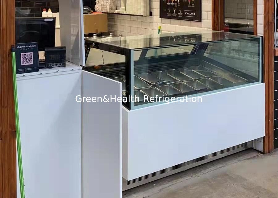Congelatore commerciale con display di gelato con visibilità panoramica a 360°, controllo digitale della temperatura e pentole GN in acciaio inossidabile