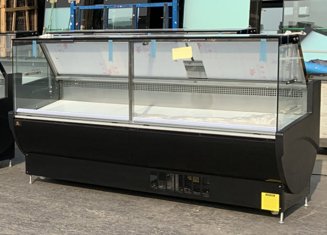 Display in vetro quadrato frigorifero con porta aperta Temperatura 2-6°C e prestazioni
