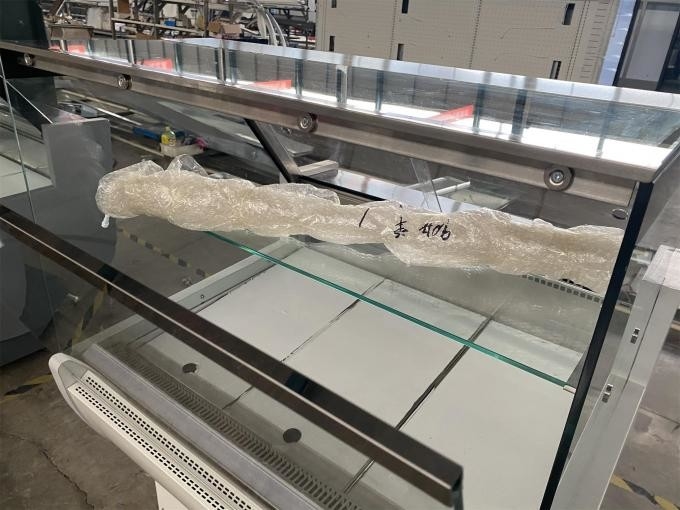 Display in vetro quadrato frigorifero con porta aperta Temperatura 2-6°C e prestazioni