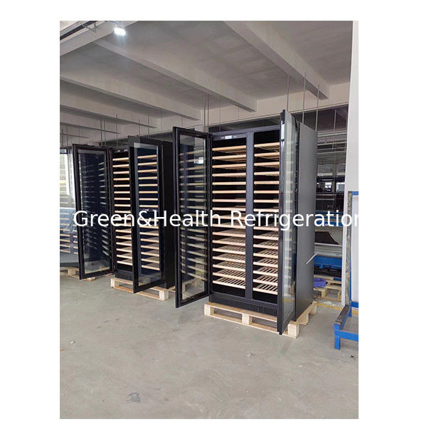 Condensatore di vino a due zone di temperatura con scaffalature in legno di faggio e capacità di 316 bottiglie per uso commerciale
