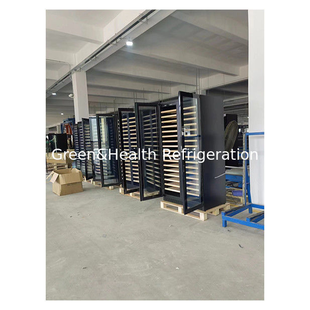 Condensatore di vino a due zone di temperatura con scaffalature in legno di faggio e capacità di 316 bottiglie per uso commerciale