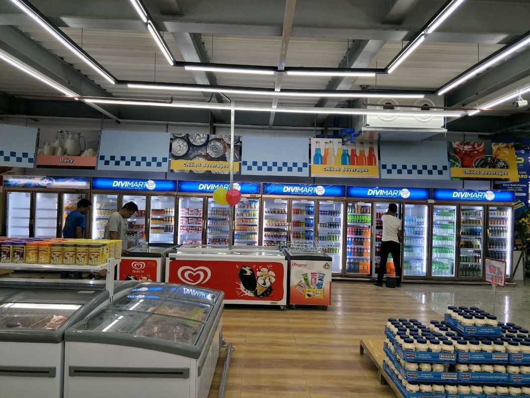 3 sezioni porta di vetro Merchandiser frigorifero commerciale Verticale frigorifero frigorifero Merchandiser con porta di vetro oscillante