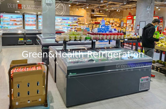 La cima commerciale dell'isola del petto della vetrina profonda del congelatore ha fatto scorrere la spina di vetro della porta in